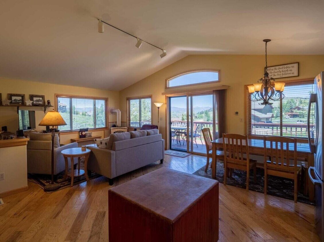 Foto principal - 144 Spruce Dr