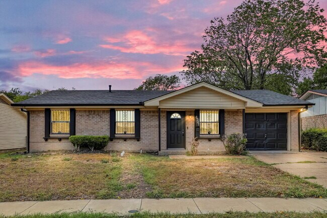 Building Photo - $1,000 OFF first month rent.