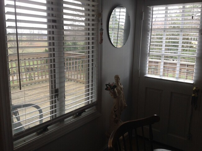 Foto del edificio - 8688 Lees Ridge Rd