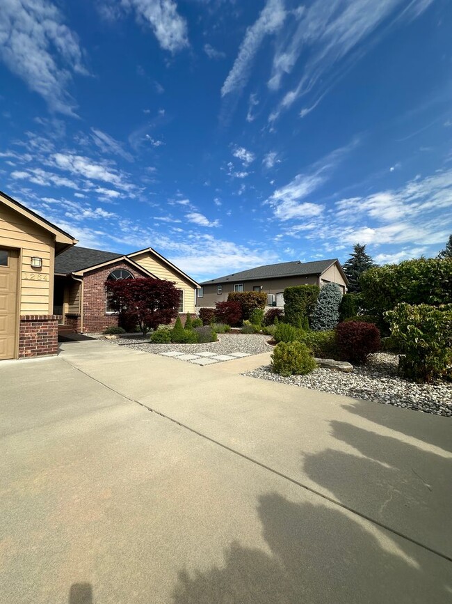 Building Photo - Beautiful Fancher Heights Home for Rent