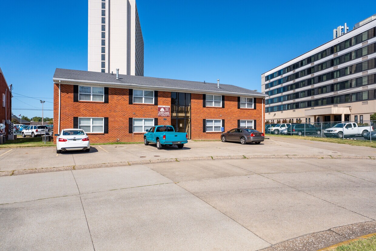 Foto principal - 633 Princeton Pkwy