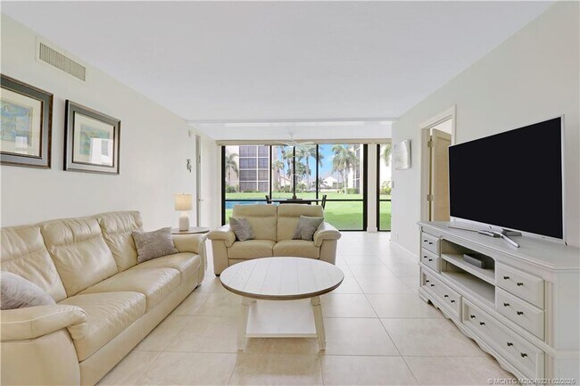 Foto del edificio - 3442 NE Causeway Blvd