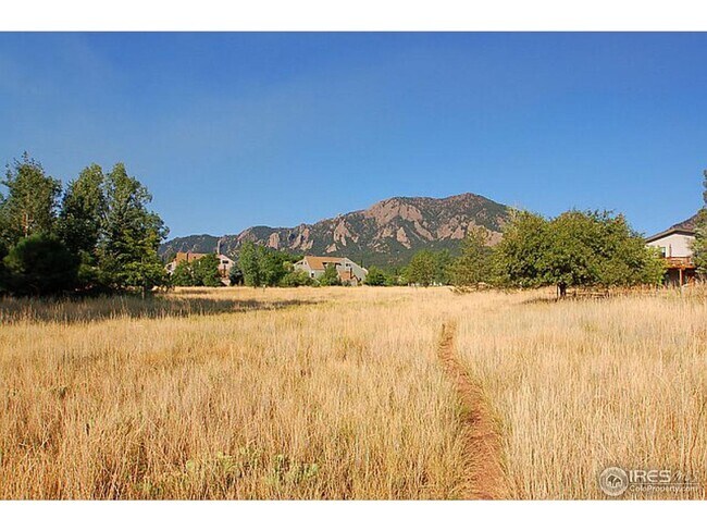 Building Photo - 5 Bed 4 Bath South Boulder Home Backs to O...