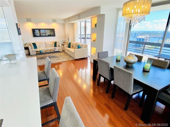 Foto del edificio - 3500 Mystic Pointe Dr