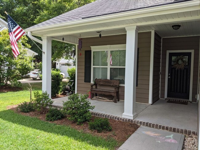 Building Photo - Available August 15th!!! $2200 a month!!!