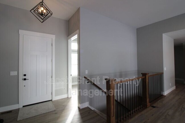 Building Photo - 5621 Eaglewood Dr