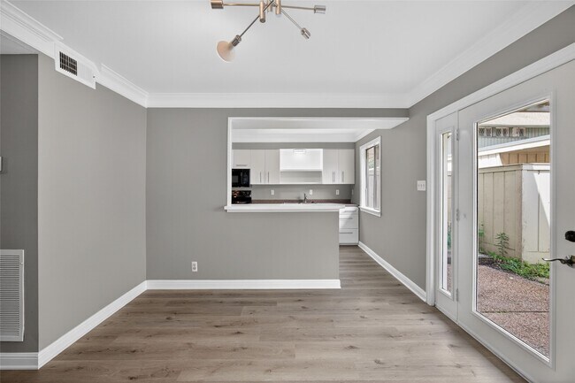 Building Photo - 2109 Lander Ln
