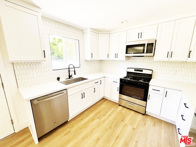 Foto del edificio - 4192 Marlton Ave