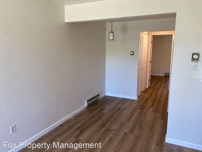 Building Photo - 528 Baker St