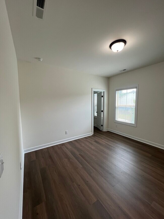 Foto del edificio - 8725 Forester Ln