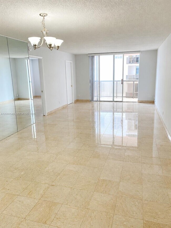 Foto del edificio - 6039 Collins Ave