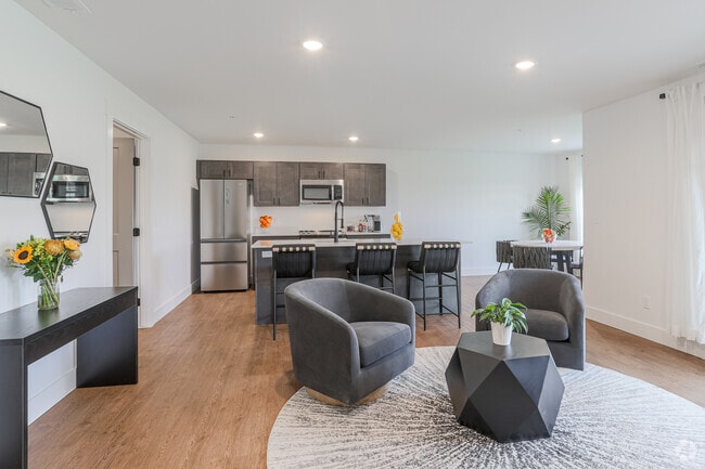Interior Photo - Edge 72