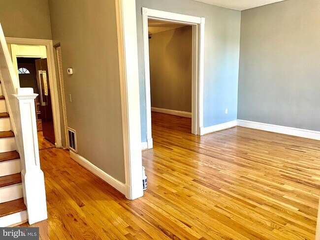 Foto del edificio - 3540 Warder St NW