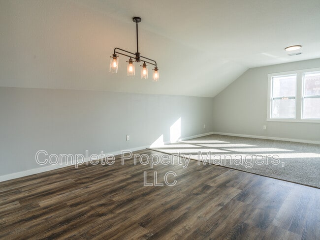 Foto del edificio - 103 Main St E