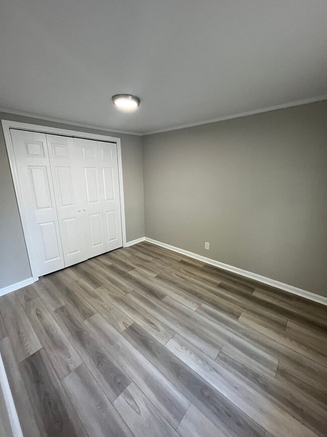 Building Photo - Colony Oaks Homes