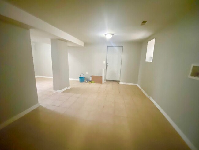 Foto del edificio - 516 W Englewood Ave