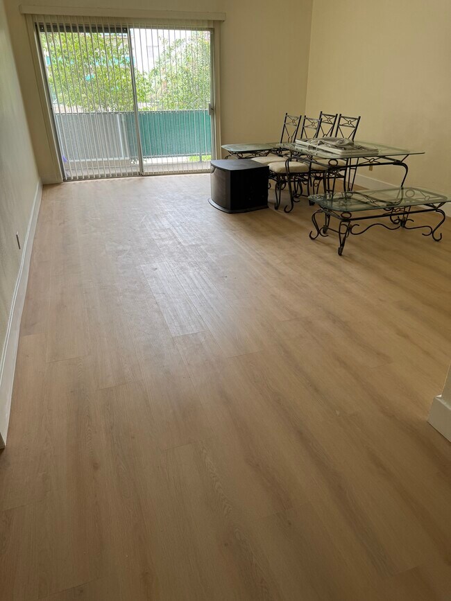 Foto del edificio - 5460 White Oak Ave
