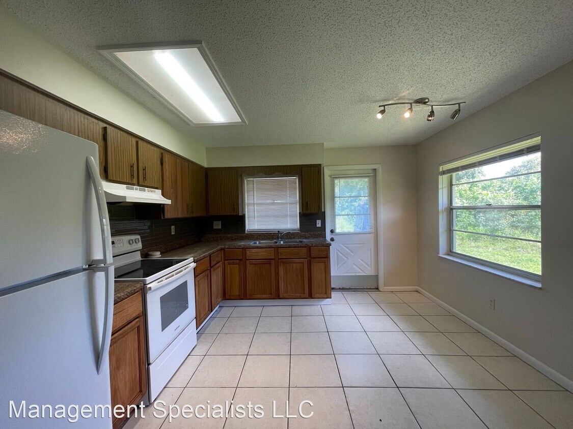 Primary Photo - 2 br, 1 bath House - 915 E. Weatherbee Road