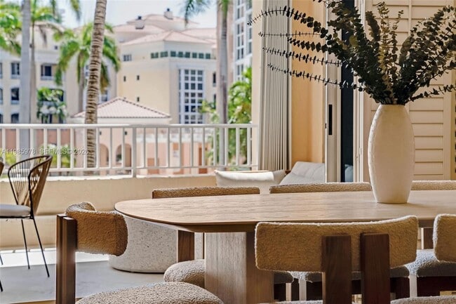 Foto del edificio - 725 Crandon Blvd