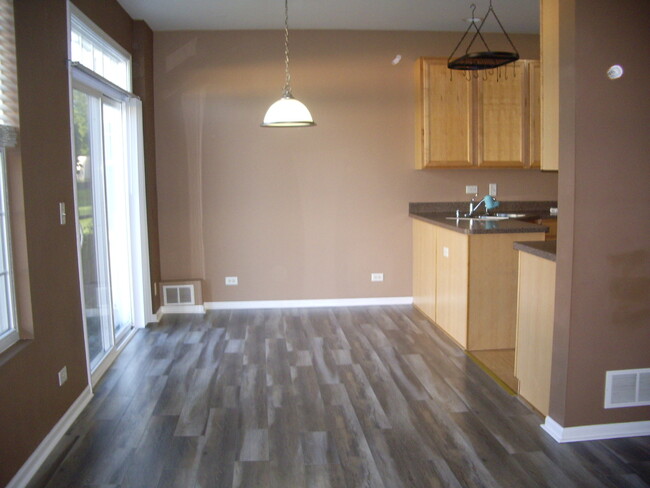 Building Photo - 2306 Evergreen Cir