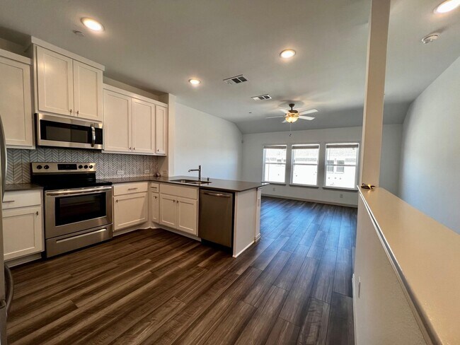 Foto del edificio - 4702 Haltom Rd