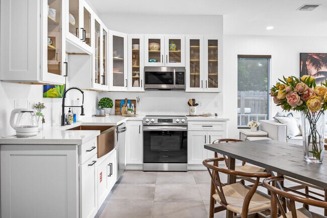 Building Photo - 317 Fillmore Ave