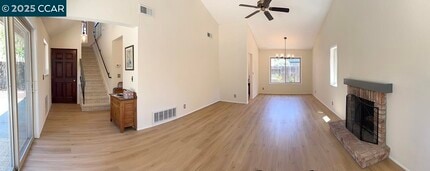 Building Photo - 555 Willow Ct