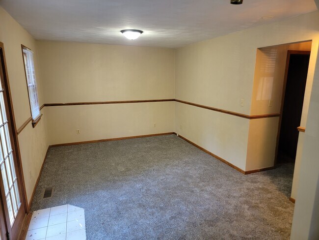 Building Photo - 37 N Bailey Ave