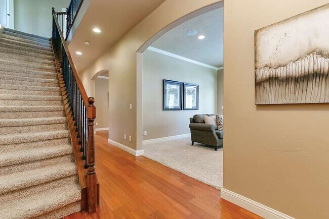 Foto del edificio - Luxury 4 Bed, 3.5 Bath Home | 4-Car Garage | Resort-Style Amenities