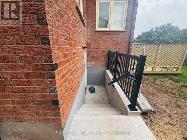 Building Photo - 1220 Grandview Dr