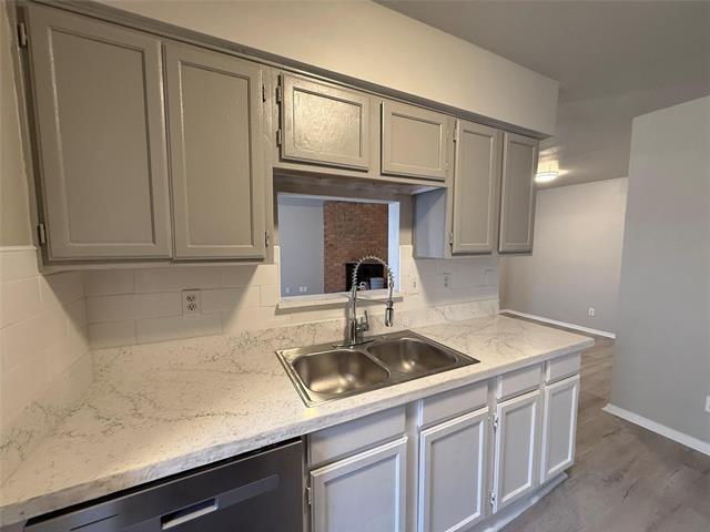 Building Photo - 1435 N Bluegrove Rd