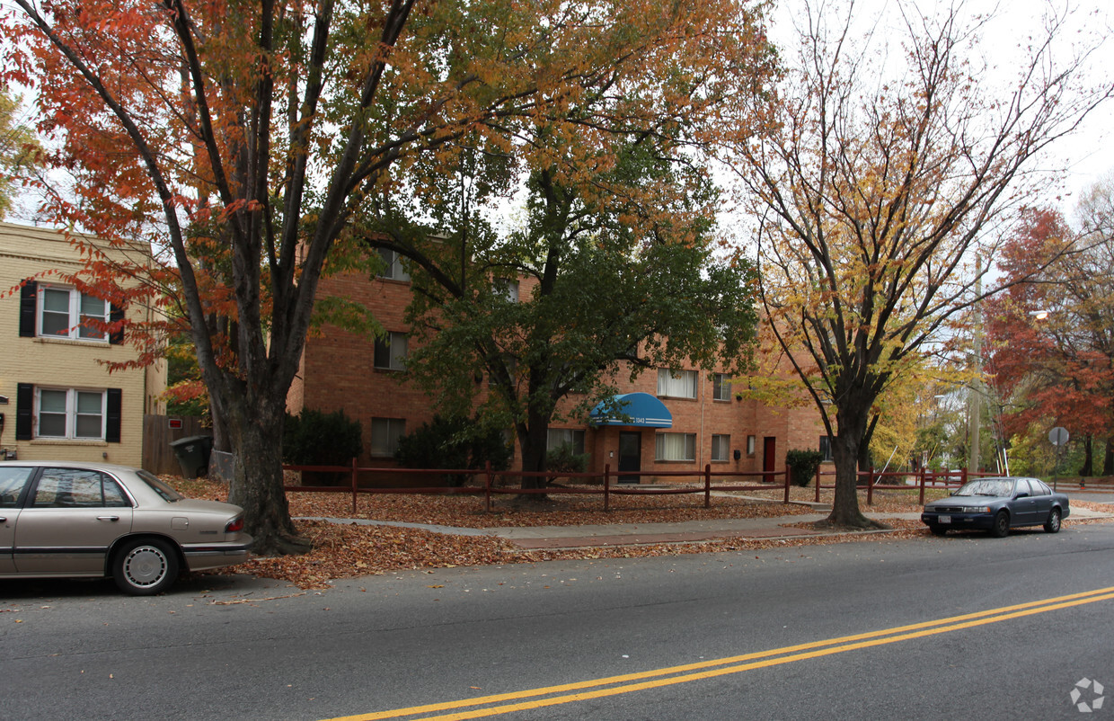 Foto del edificio - 1342 Eastern Ave NE