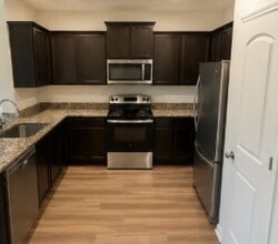 Building Photo - 545 Bains St