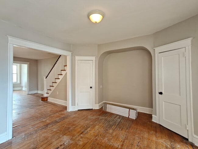 Building Photo - 409 N Daggett St