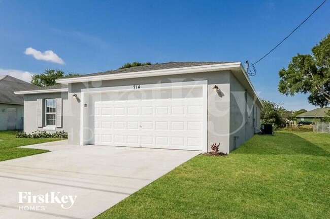 Foto del edificio - 714 SW Dalton Cir