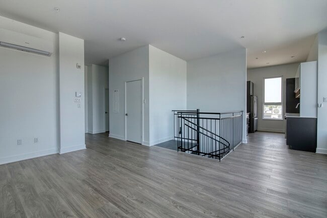 Building Photo - 9675 Av. Papineau