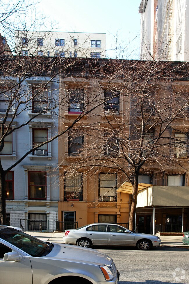 Building Photo - 122 W 73rd St