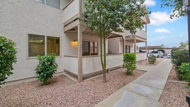 Foto del edificio - Awesome 2bd/2ba Condo close to Tempe Town Lake, ASU, Sky Harbor, Freeway Access and Light Rail.