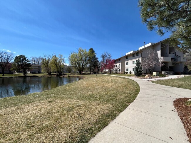 Foto del edificio - 1705 Heatheridge Rd