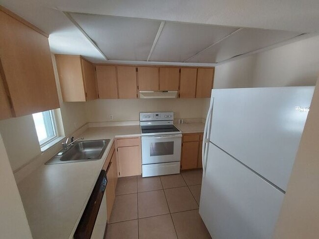 Foto del edificio - 584 Fairways Ln