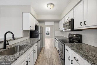 Building Photo - 40 Cobber Ln