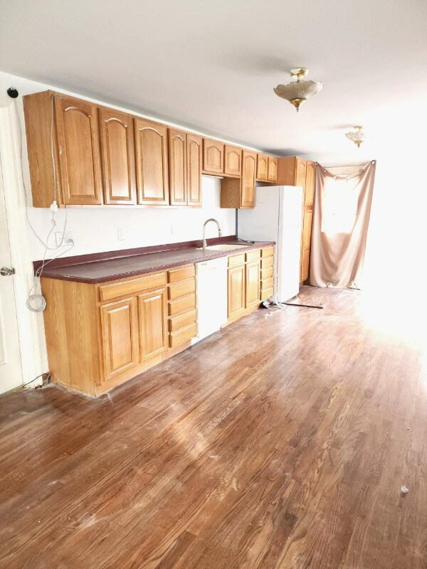 Building Photo - 404 8th St