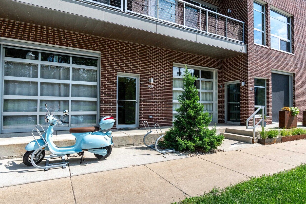 Primary Photo - 803 E Mifflin St