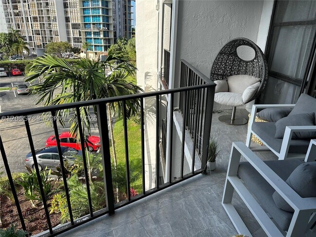 Foto del edificio - 800 Parkview Dr