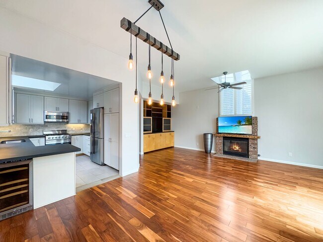 Foto del edificio - Stunning 3B/3BA House in Del Mar!