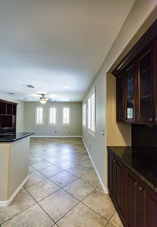 Building Photo - Townhome near Downtown Summerlin