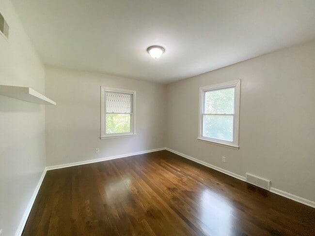 Building Photo - SEE IT NOW: Cozy 2-Bed Home with New Upgra...