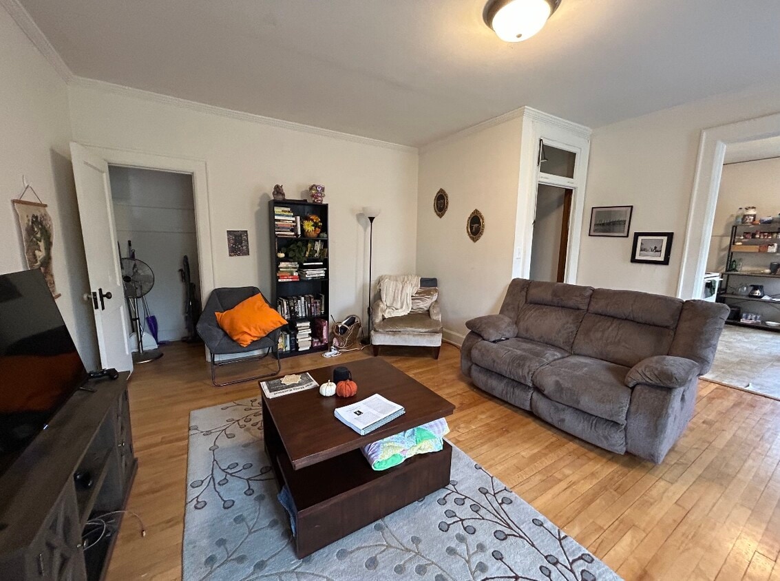 Primary Photo - 109 E Gorham St