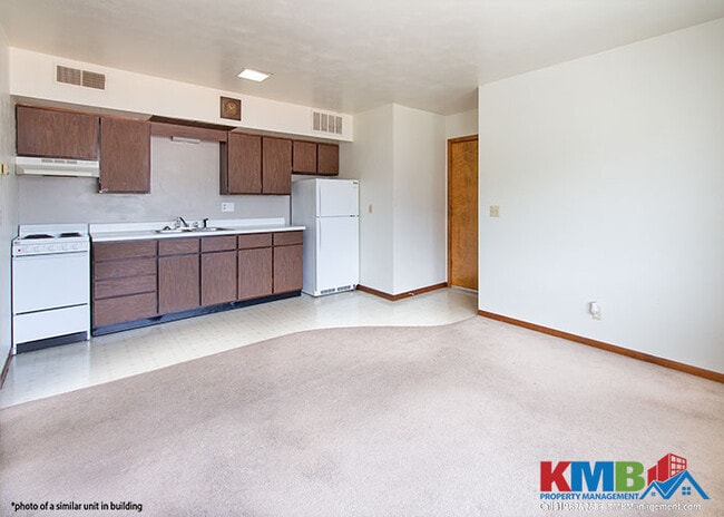 Building Photo - 1165 Ridge Dr