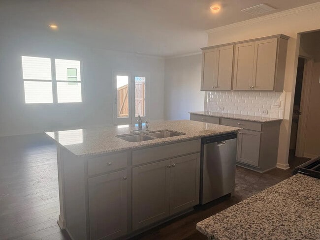 Building Photo - Room in Townhome on Poppy Ct